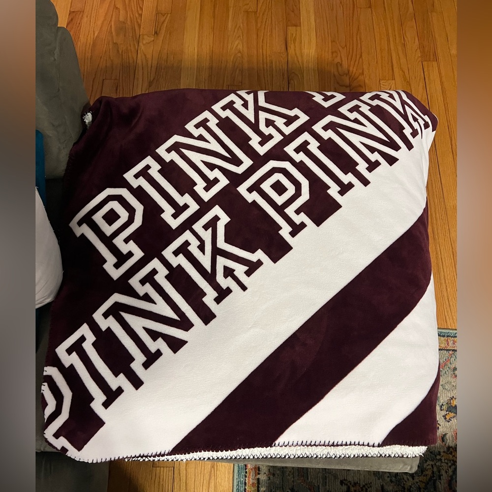 Maroon and White heavy blanket